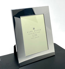 Silver plated metal photo frame with beveled edge for a 5x7 photo