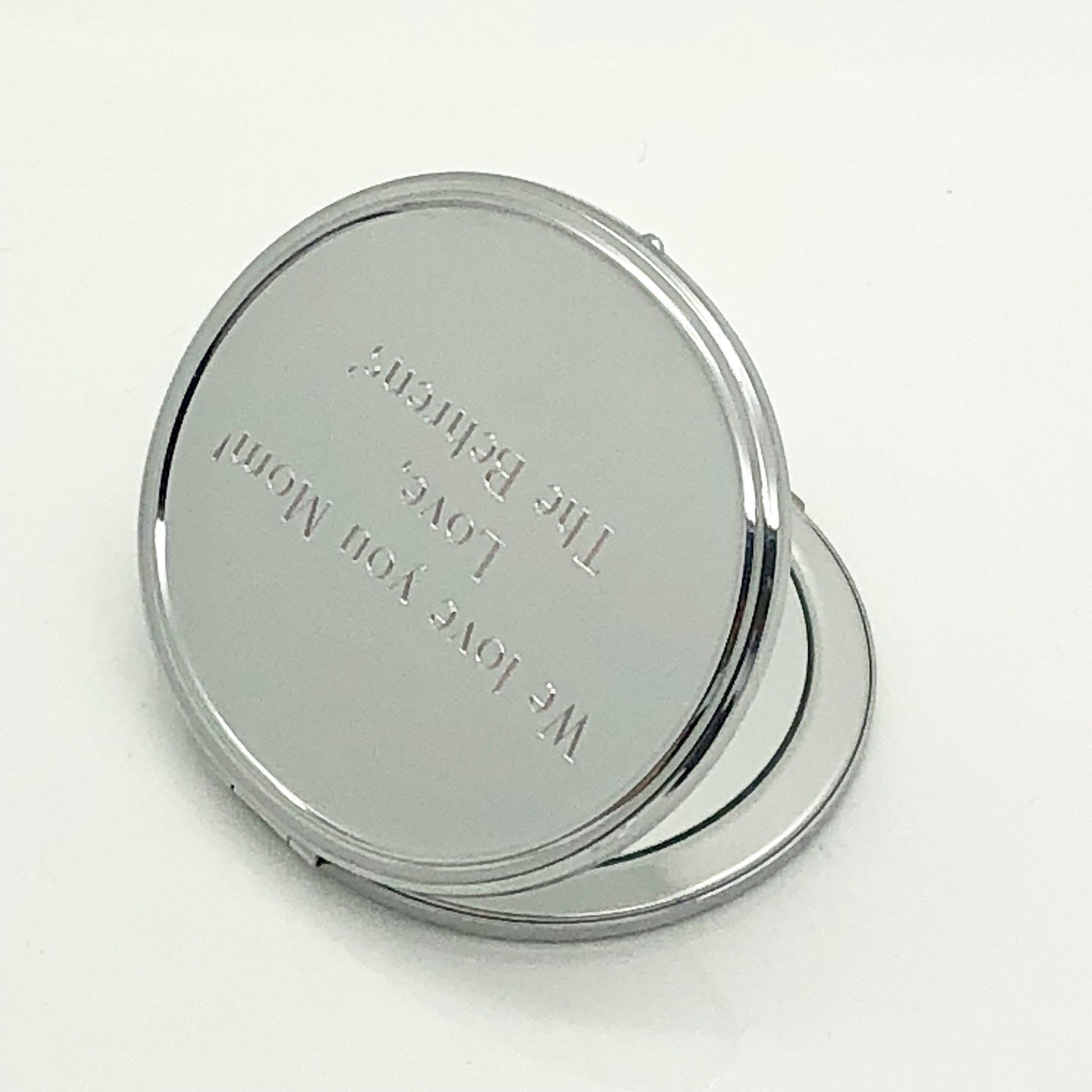 Personalized oval compact mirror, engraved with text